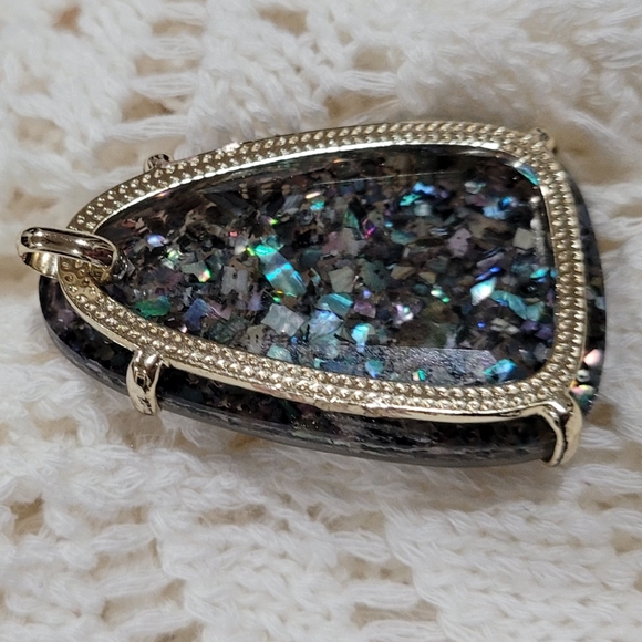 Custom Kendra Scott Limited Edition Pendant Gold